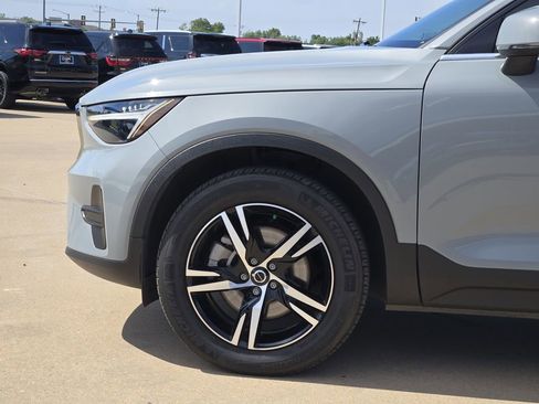 Used 2024 Volvo XC40 B5 Core AWD/4WD image 29