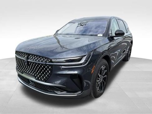 Used 2024 Lincoln Nautilus Premier AWD/4WD image 3