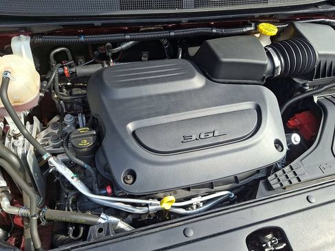 Used 2021 Chrysler Pacifica Touring-L w/ Uconnect Theater Family Group FWD image 28