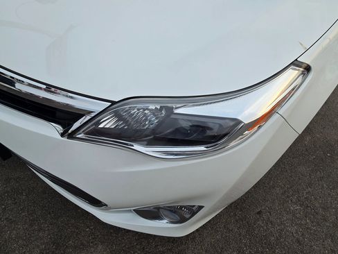 Used 2013 Toyota Avalon XLE Premium image 19