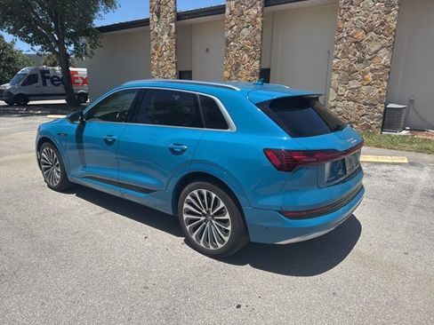 Used 2019 Audi e-tron Prestige w/ Prestige Package AWD/4WD image 7