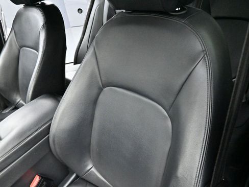 Used 2017 Jaguar F-PACE Premium image 16