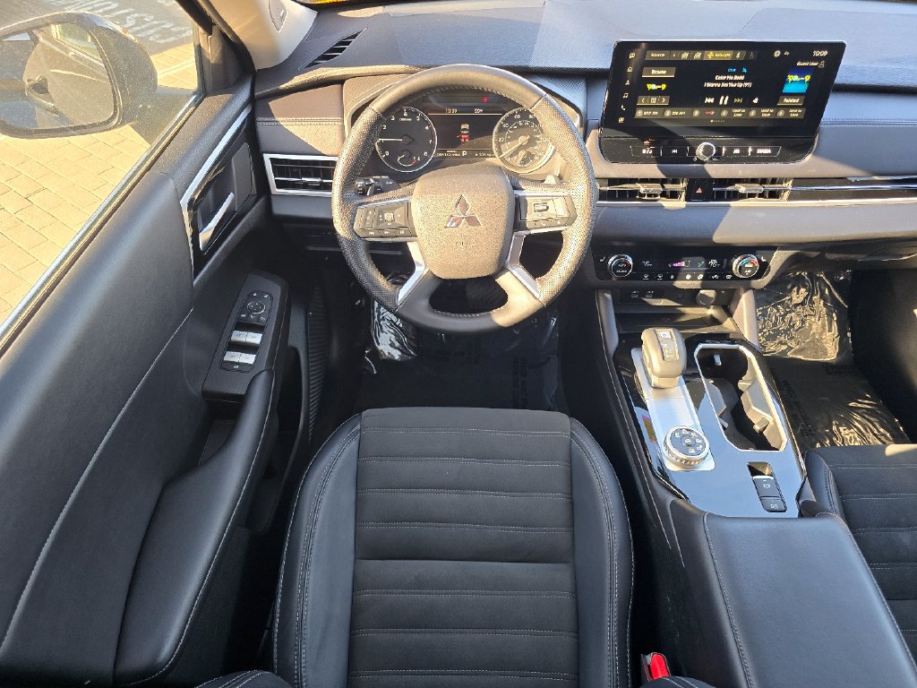 Used 2025 Mitsubishi Outlander SE AWD/4WD image 31