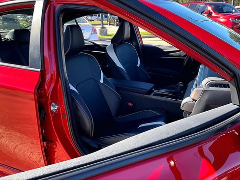 Used 2025 Toyota Camry SE image 8