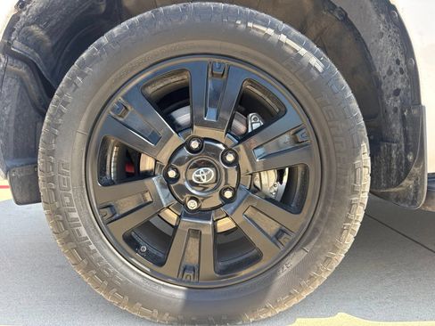 Used 2019 Toyota Sequoia TRD Sport AWD/4WD image 4
