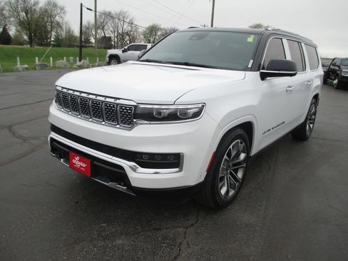 Used 2023 Jeep Grand Wagoneer L Series III w/ Rear Seat Video Group 1 image 11