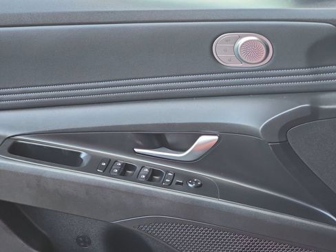 Used 2022 Hyundai Elantra Limited FWD image 30