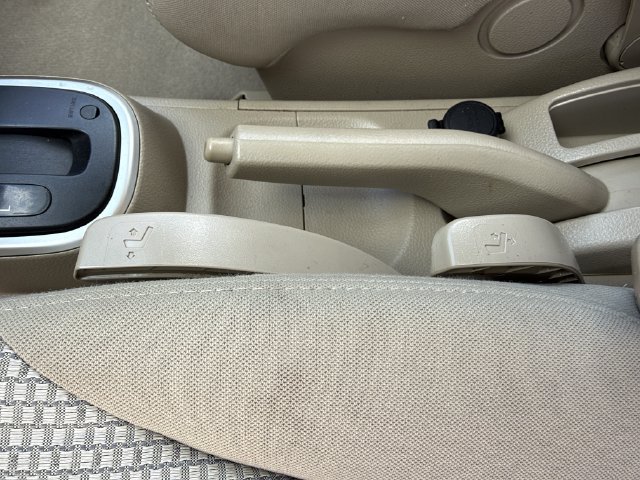 Used 2007 Nissan Versa Hatchback w/ Convenience Pkg FWD image 23