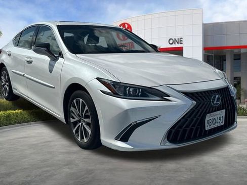 Used 2022 Lexus ES 300h w/ Accessory Package 2 FWD image 3