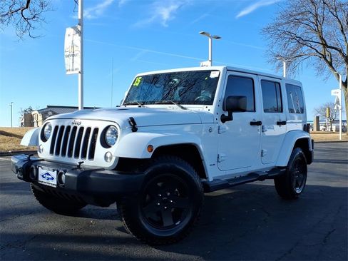 Used 2015 Jeep Wrangler Unlimited Sahara image 3