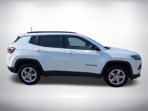 Used 2024 Jeep Compass Latitude AWD/4WD image 2