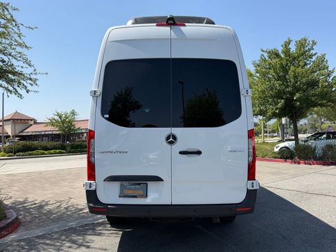 Used 2025 Mercedes-Benz Sprinter 2500 image 10