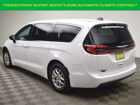Used 2024 Chrysler Pacifica Touring-L image 6