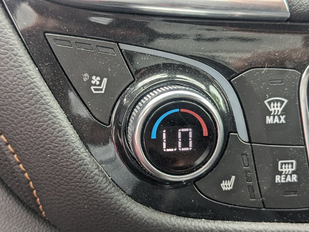 Used 2022 Chevrolet Equinox Premier AWD/4WD image 24