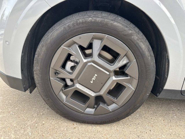 Used 2025 Kia Carnival SX FWD image 9