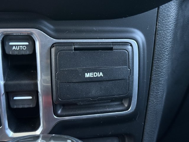 Used 2018 Jeep Wrangler Unlimited Sahara w/ LED Lighting Group AWD/4WD image 16