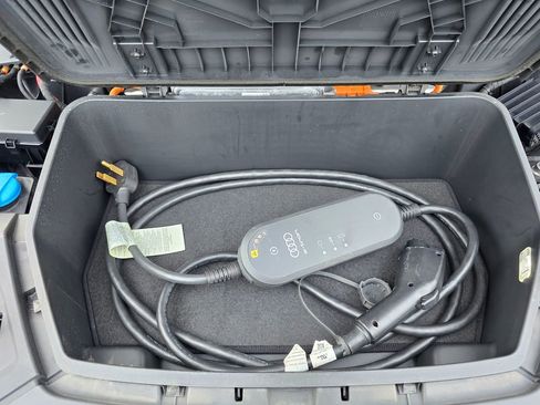Used 2023 Audi e-tron Premium w/ Convenience Plus Package image 39