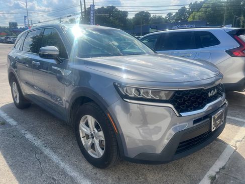 Used 2023 Kia Sorento LX FWD image 1