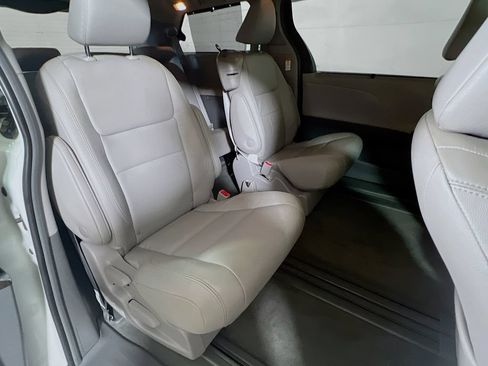 Certified 2018 Toyota Sienna XLE w/ XLE Navigation Package FWD image 25