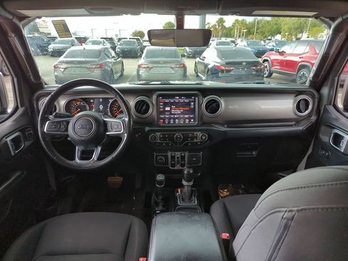 Used 2018 Jeep Wrangler Unlimited Sahara AWD/4WD image 20