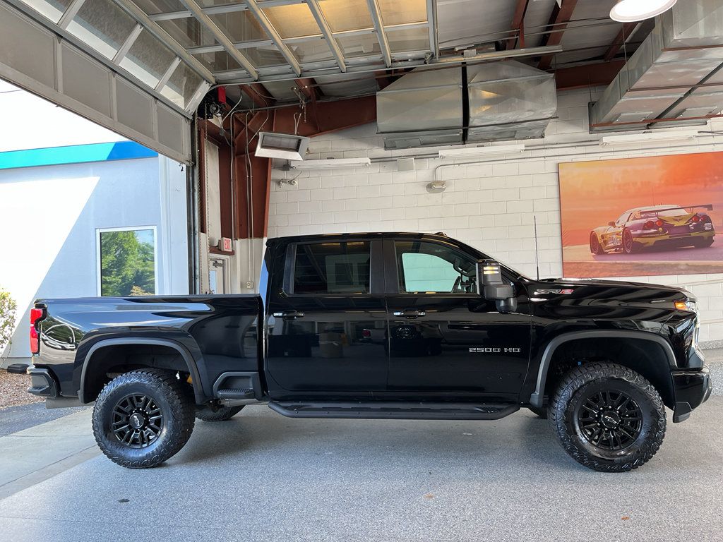 Used 2024 Chevrolet Silverado 2500 ZR2 w/ Technology Package AWD/4WD image 10