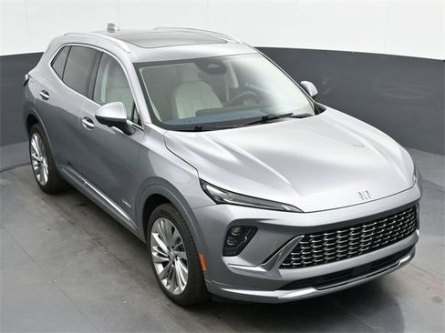 Used 2024 Buick Envision Avenir image 18