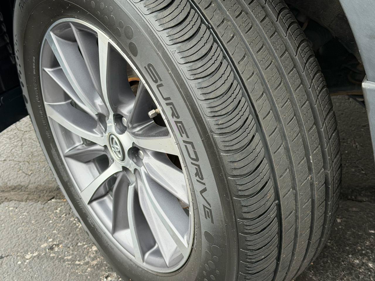 Used 2019 Toyota Highlander XLE FWD image 38
