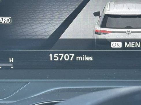 Certified 2025 Nissan Pathfinder Platinum FWD image 30