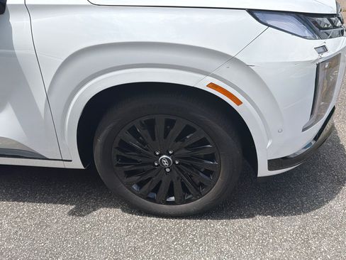 Certified 2025 Hyundai Palisade Calligraphy AWD/4WD image 12