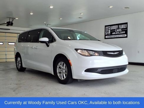 Used 2023 Chrysler Voyager LX FWD image 1