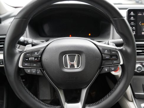 Used 2018 Honda Accord Touring image 15