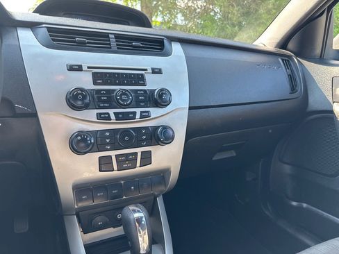 Used 2011 Ford Focus SE FWD image 13