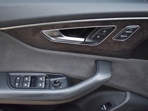 Used 2019 Audi Q8 Prestige w/ Luxury Package image 34