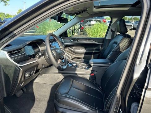 Used 2024 Jeep Grand Cherokee Limited w/ Luxury Tech Group II AWD/4WD image 10