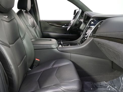 Used 2020 Cadillac Escalade Platinum AWD/4WD image 16