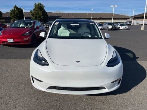 Used 2023 Tesla Model Y Performance image 2