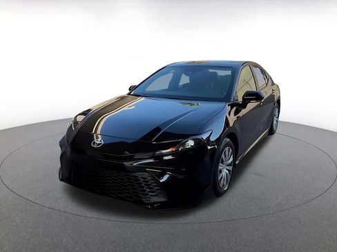 Used 2025 Toyota Camry SE FWD image 6