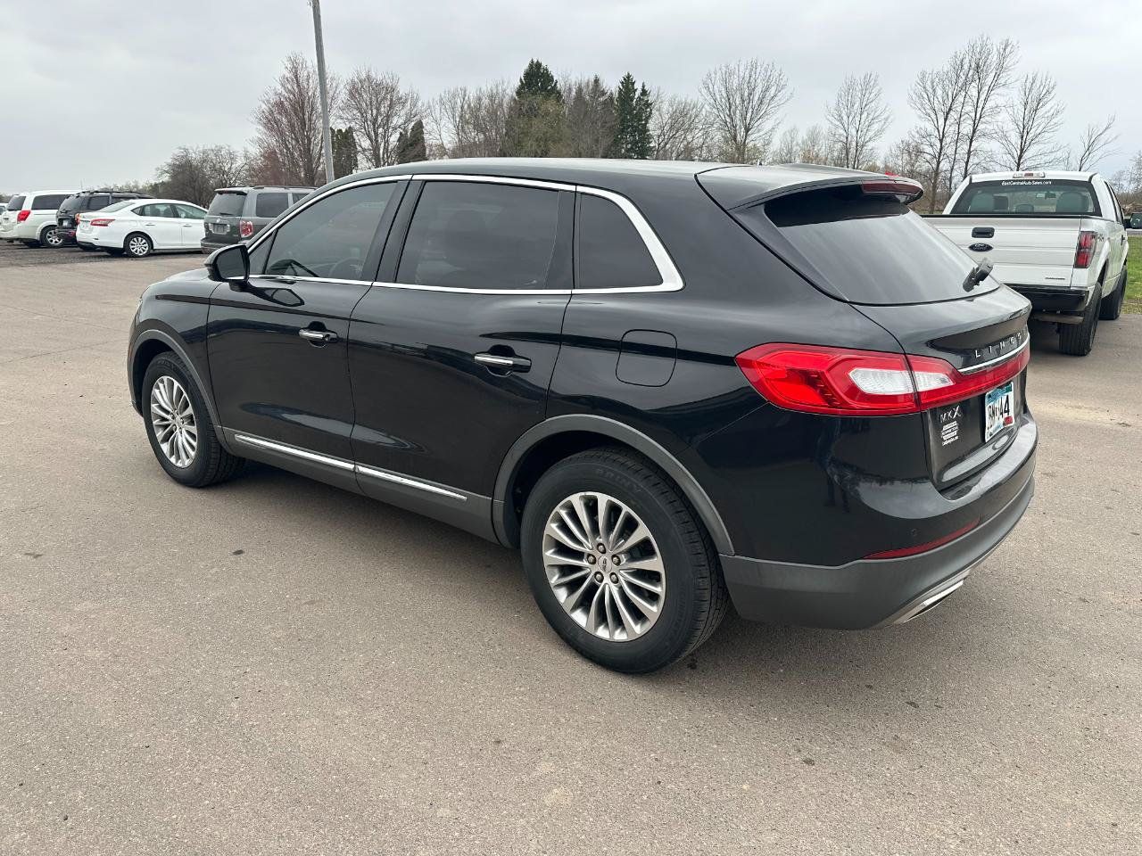 Used 2016 Lincoln MKX Select w/ Select Plus Package AWD/4WD image 5