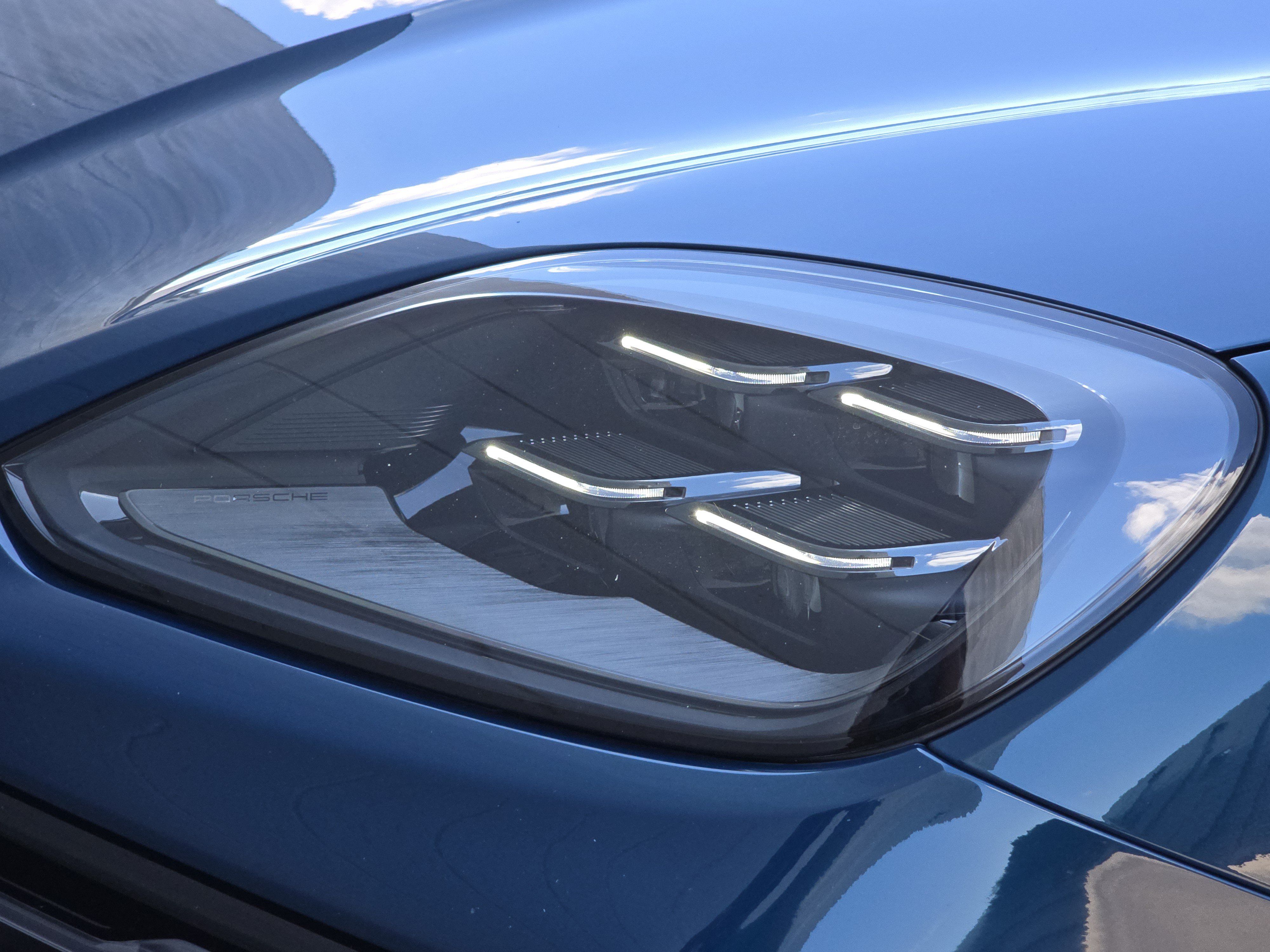 Certified 2025 Porsche Cayenne AWD/4WD image 11