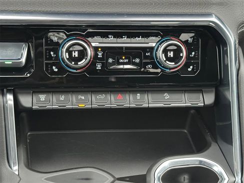 Used 2025 GMC Sierra 2500 Denali image 16