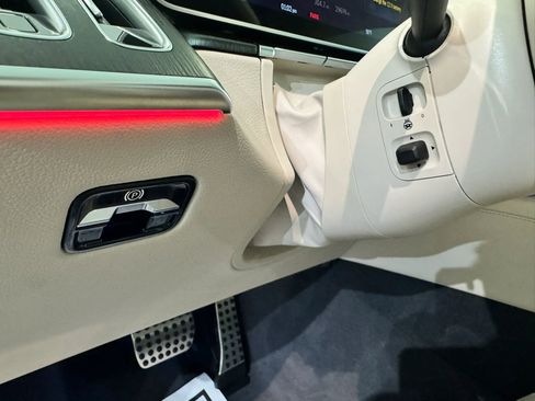 Used 2022 Mercedes-Benz S 580 4MATIC Sedan w/ AMG Line Package image 26