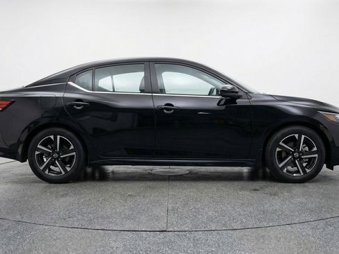 Used 2025 Nissan Sentra SV FWD image 11