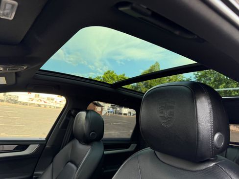Used 2024 Porsche Cayenne w/ Technology Package AWD/4WD image 4
