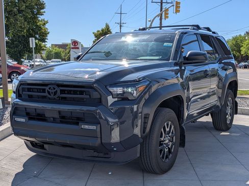 Used 2025 Toyota 4Runner SR5 AWD/4WD image 8