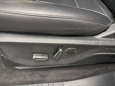 Used 2025 Ford F150 Lariat w/ Equipment Group 502A High image 17