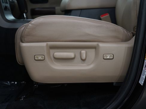 Used 2016 Toyota Sequoia Platinum image 27