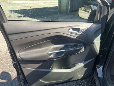 Used 2017 Ford Escape SE w/ Equipment Group 201A AWD/4WD image 9