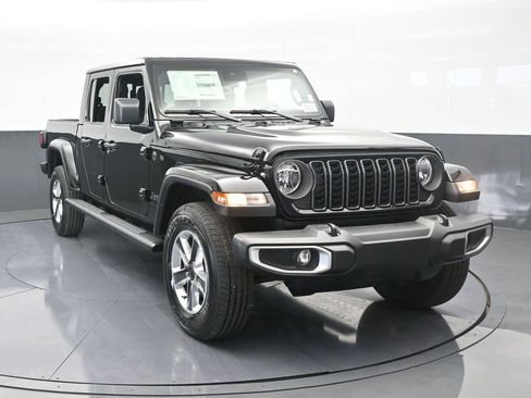 Used 2024 Jeep Gladiator Sport w/ Premium Package image 9