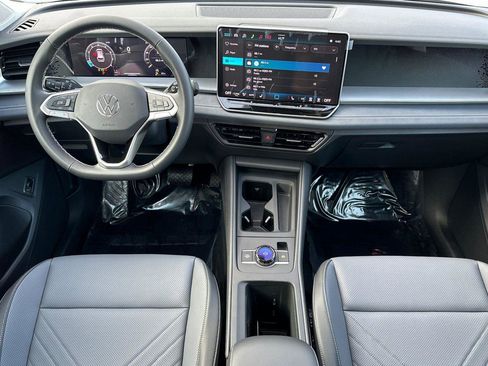 New 2026 Volkswagen Tiguan SE image 12