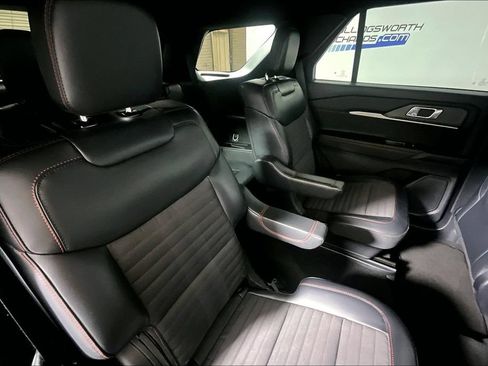 Used 2025 Ford Explorer ST-Line AWD/4WD image 22